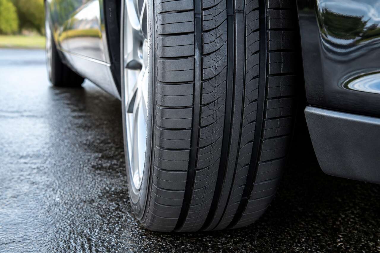Profil d&rsquo;un pneu : d&eacute;finition et r&ocirc;le sur la route