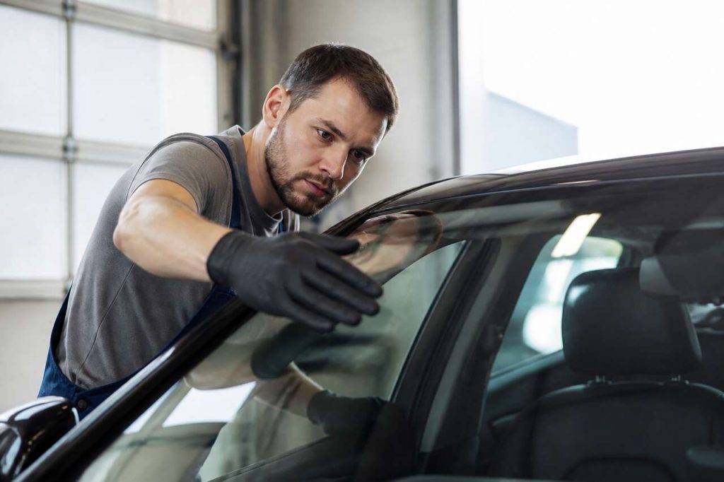 Comment choisir un professionnel pour changer votre pare-brise ?