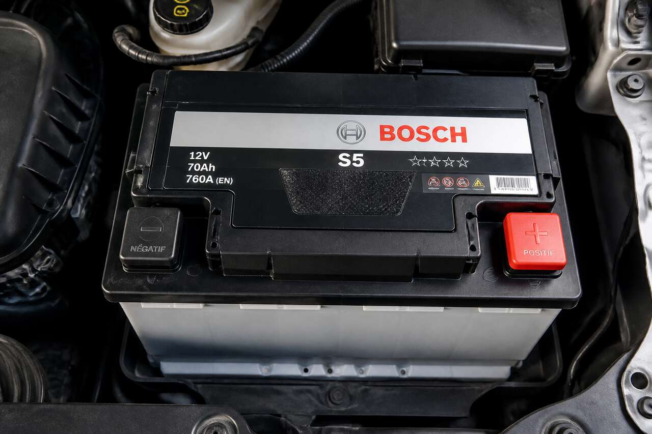 Lire une fiche batterie: ah, cca, dimensions, polarit&eacute;, et compatibilit&eacute;s &agrave; v&eacute;rifier