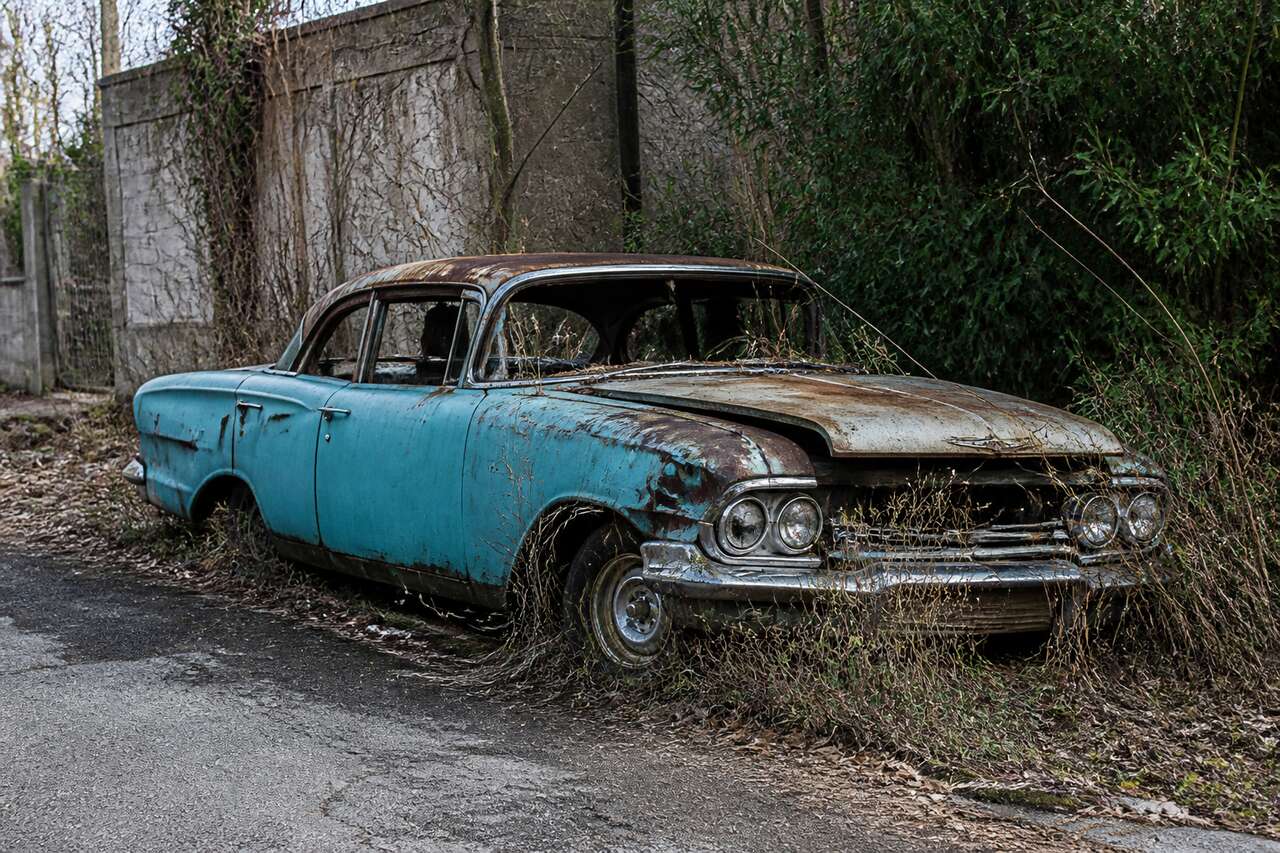 Voiture hors d'usage : de quoi parle-t-on et quels risques &agrave; la garder