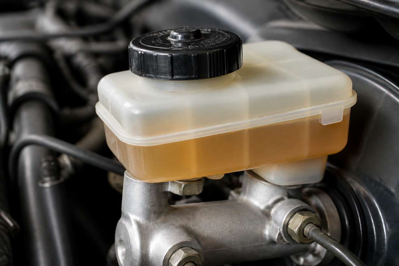 Signes d’un liquide de frein usé: symptômes qui doivent alerter Signes d’un liquide de frein usé: symptômes qui doivent alerter