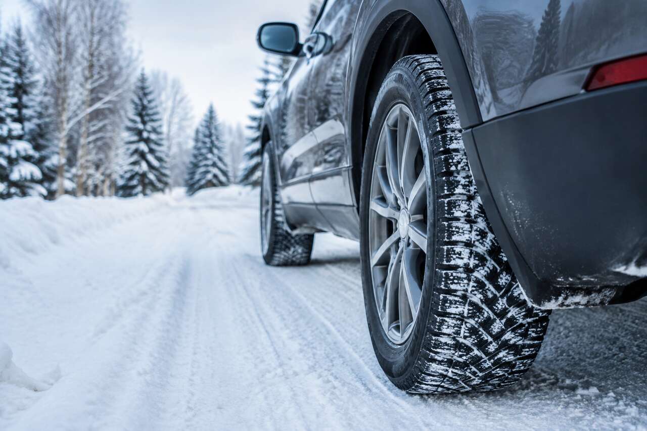 Pneus hiver : comment choisir pour votre voiture familiale ?